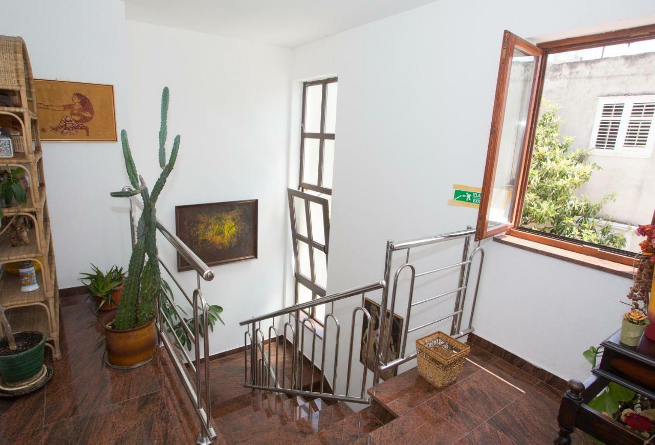 Apartments Mihic Makarska Bagian luar foto