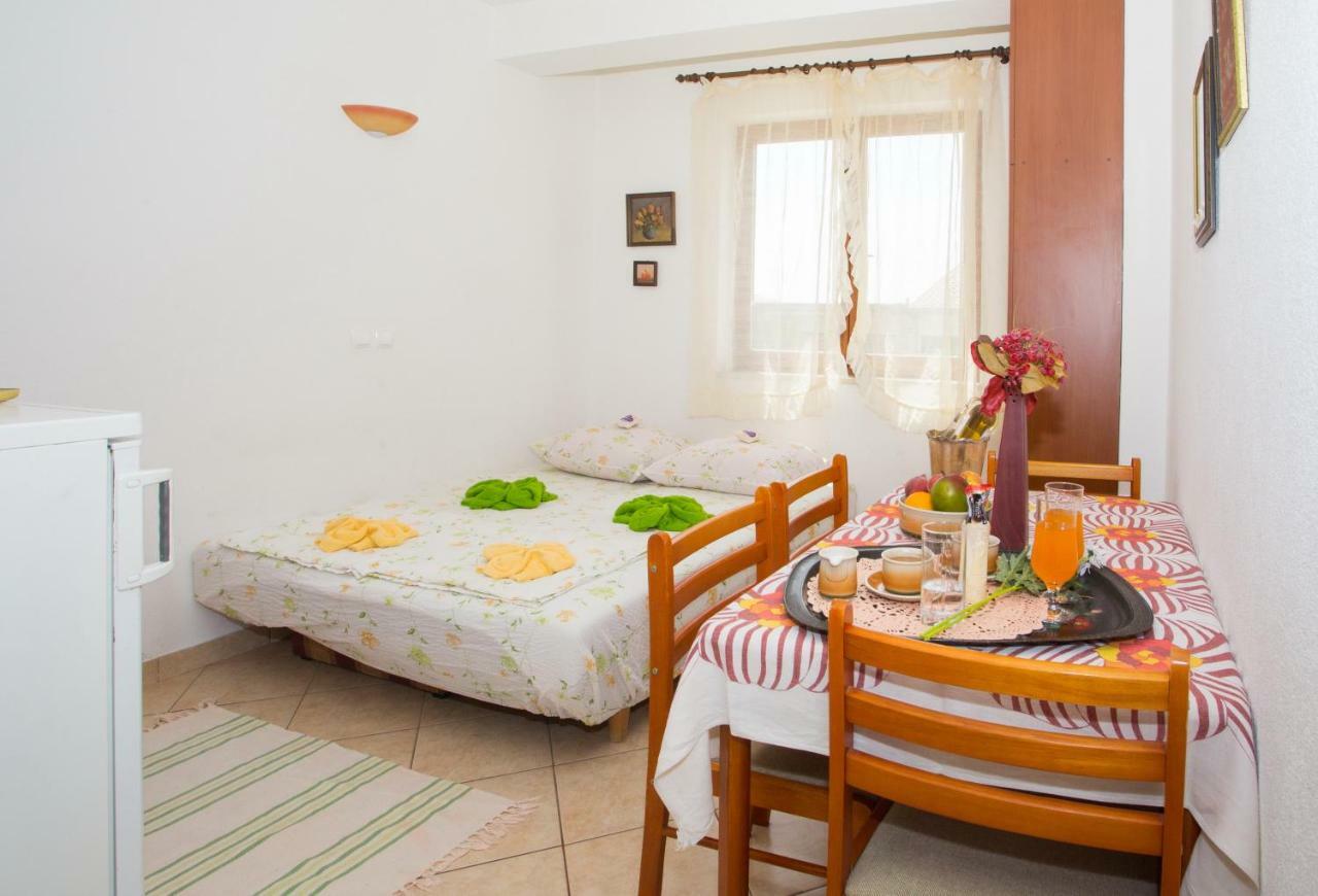 Apartments Mihic Makarska Bagian luar foto