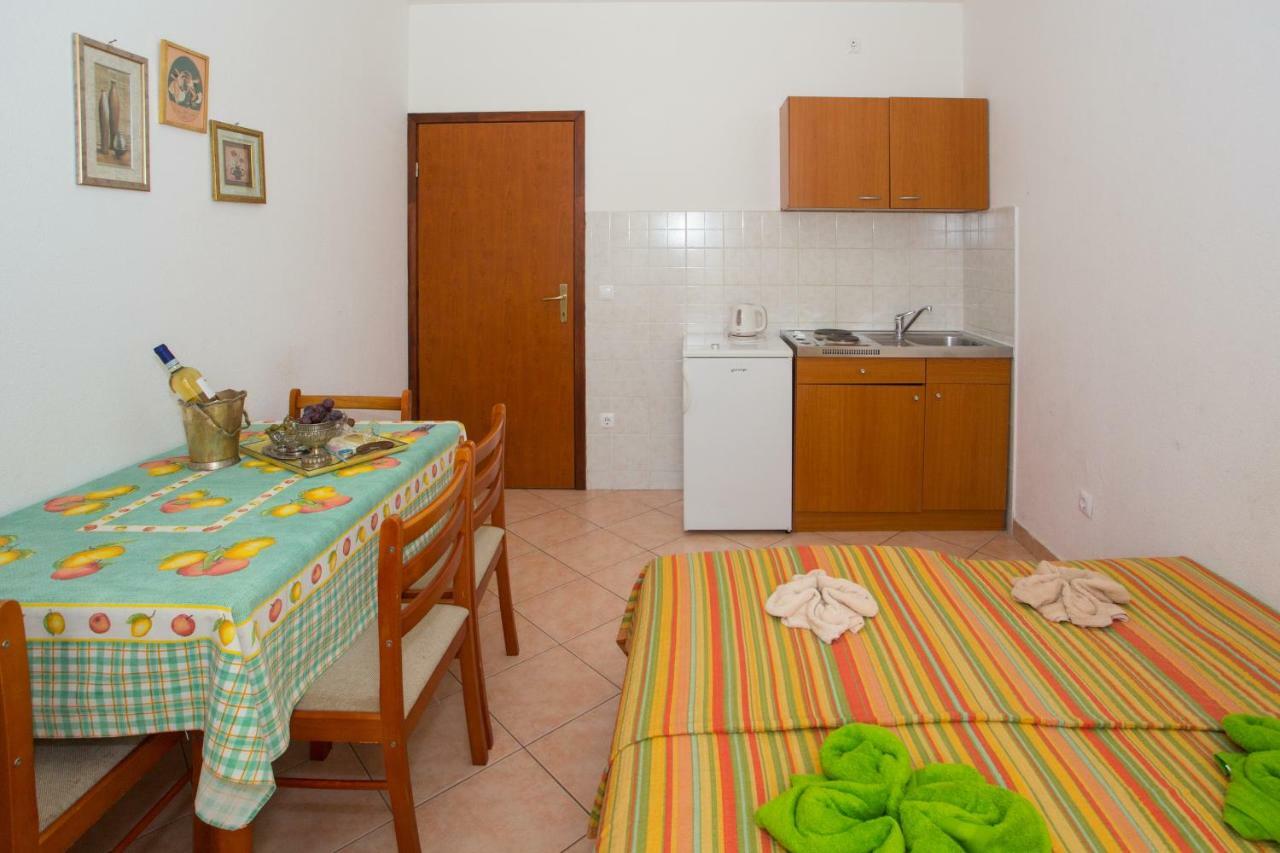 Apartments Mihic Makarska Bagian luar foto
