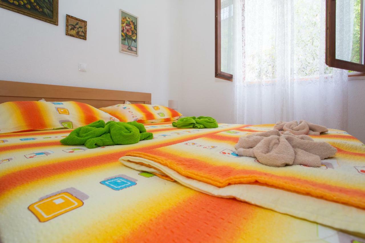 Apartments Mihic Makarska Bagian luar foto