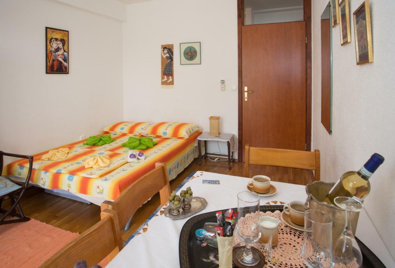 Apartments Mihic Makarska Bagian luar foto