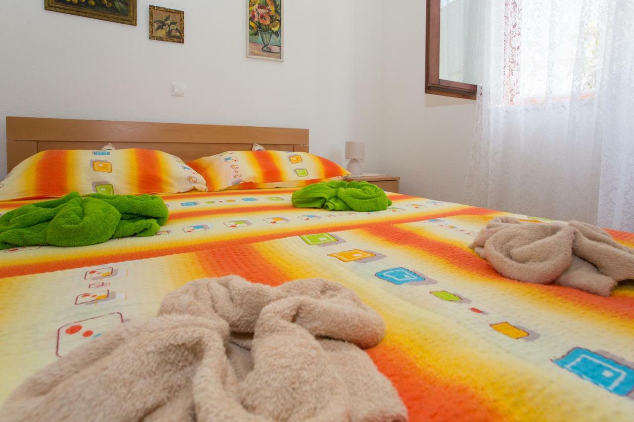 Apartments Mihic Makarska Bagian luar foto